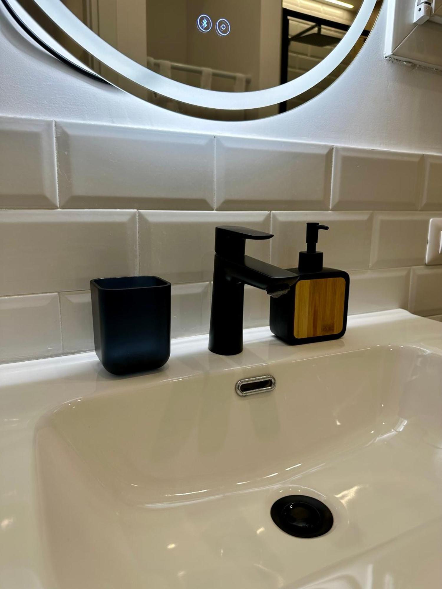 Lr Deluxe Apartments - Porta Venezia - Bilocale Con Giardino Privato Mediolan Zewnętrze zdjęcie